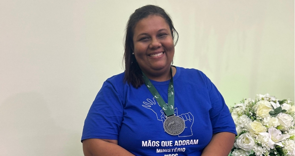 Imagem do líder do ministério com surdos